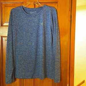 Women’s Under Armor long sleeve dry fit tee